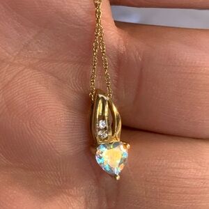10ky Gold Topaz Heart Pendant Necklace! So pretty 😍